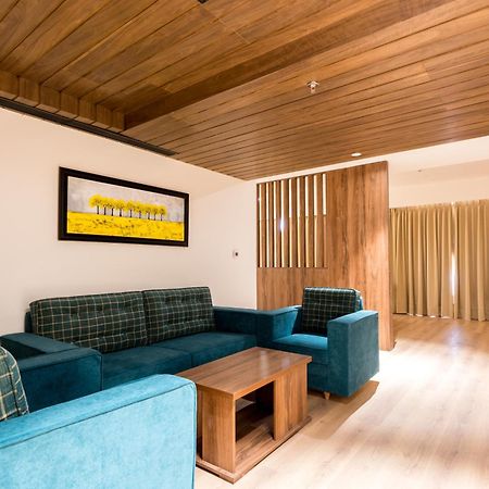 Hotel Dayal Gateway Lucknow Zewnętrze zdjęcie
