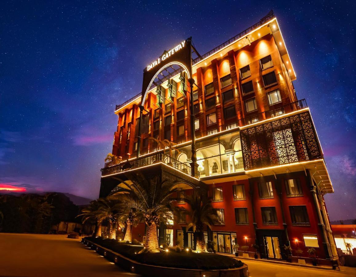 Hotel Dayal Gateway Lucknow Zewnętrze zdjęcie