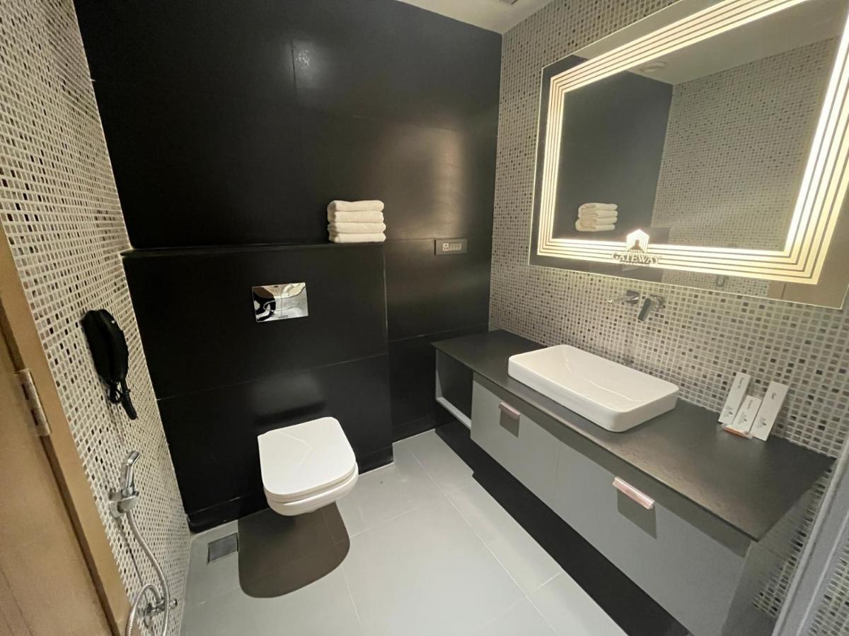 Hotel Dayal Gateway Lucknow Zewnętrze zdjęcie