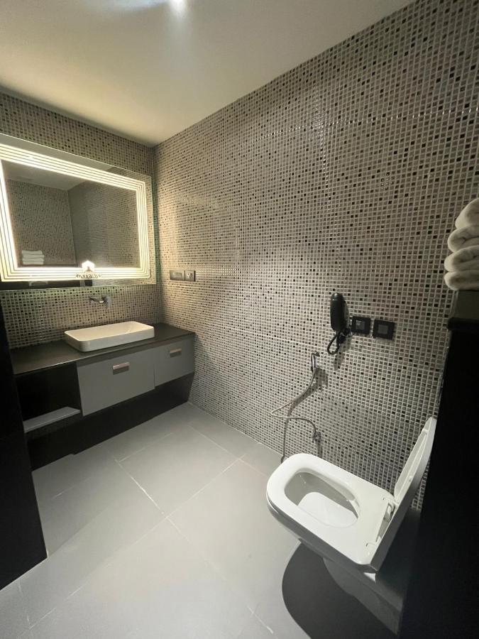 Hotel Dayal Gateway Lucknow Zewnętrze zdjęcie