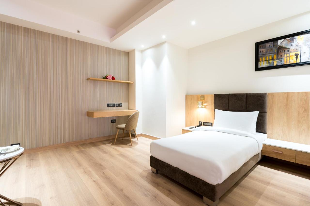 Hotel Dayal Gateway Lucknow Zewnętrze zdjęcie