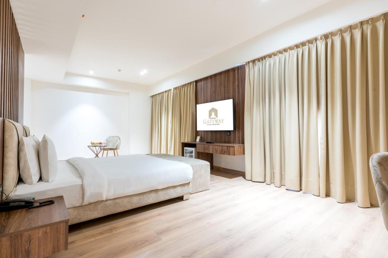 Hotel Dayal Gateway Lucknow Zewnętrze zdjęcie