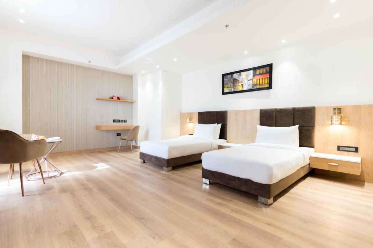 Hotel Dayal Gateway Lucknow Zewnętrze zdjęcie
