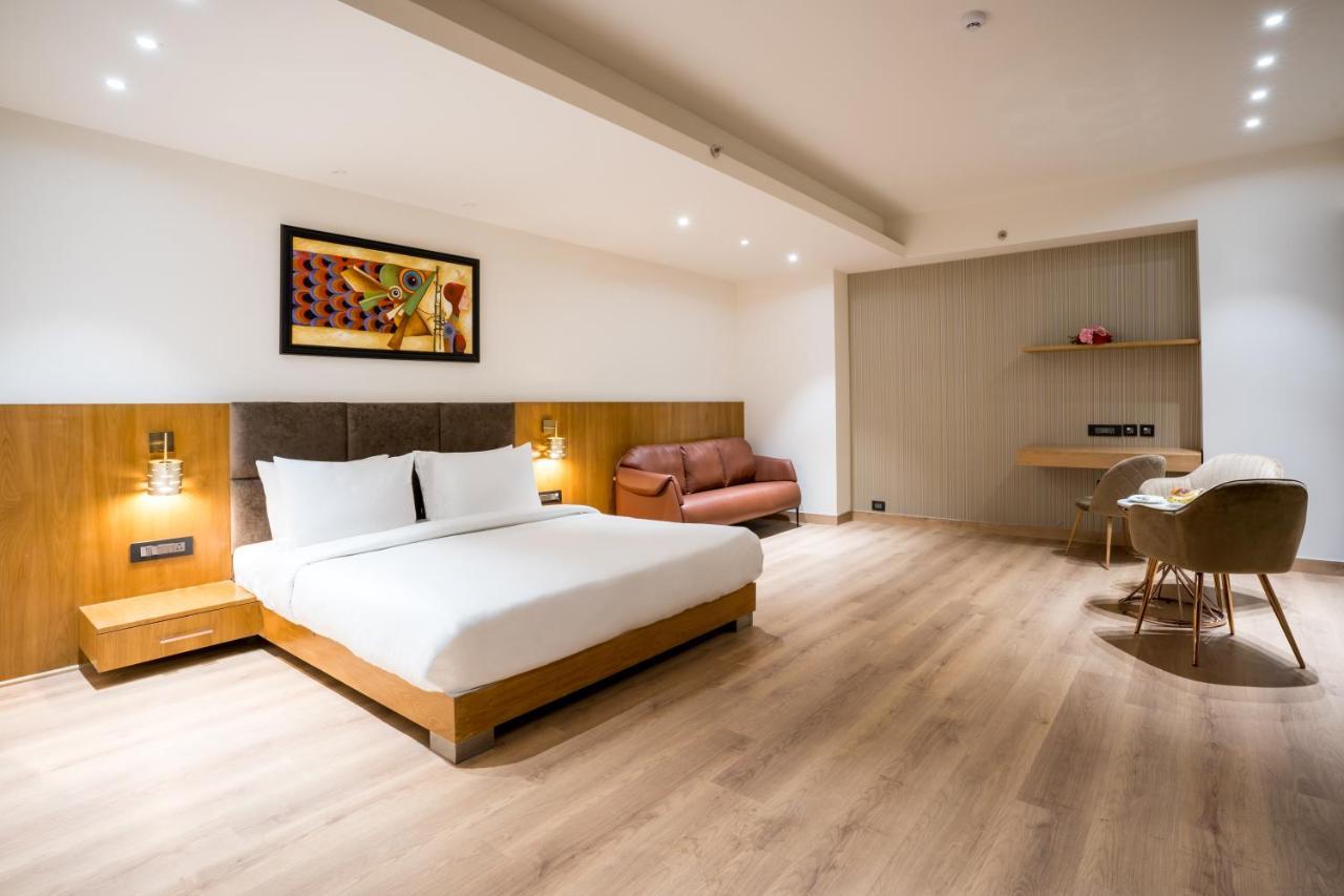 Hotel Dayal Gateway Lucknow Zewnętrze zdjęcie