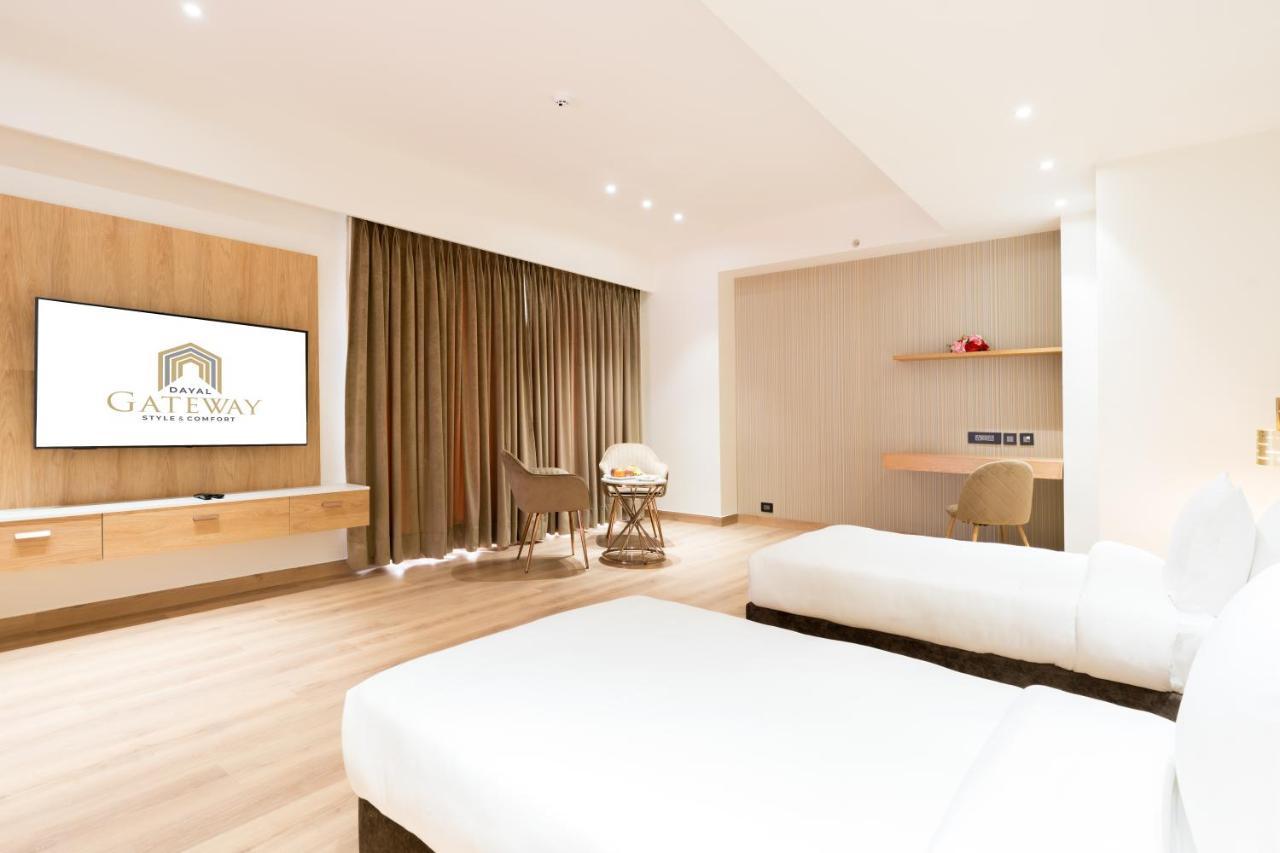 Hotel Dayal Gateway Lucknow Zewnętrze zdjęcie
