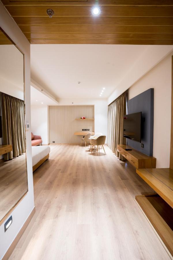 Hotel Dayal Gateway Lucknow Zewnętrze zdjęcie