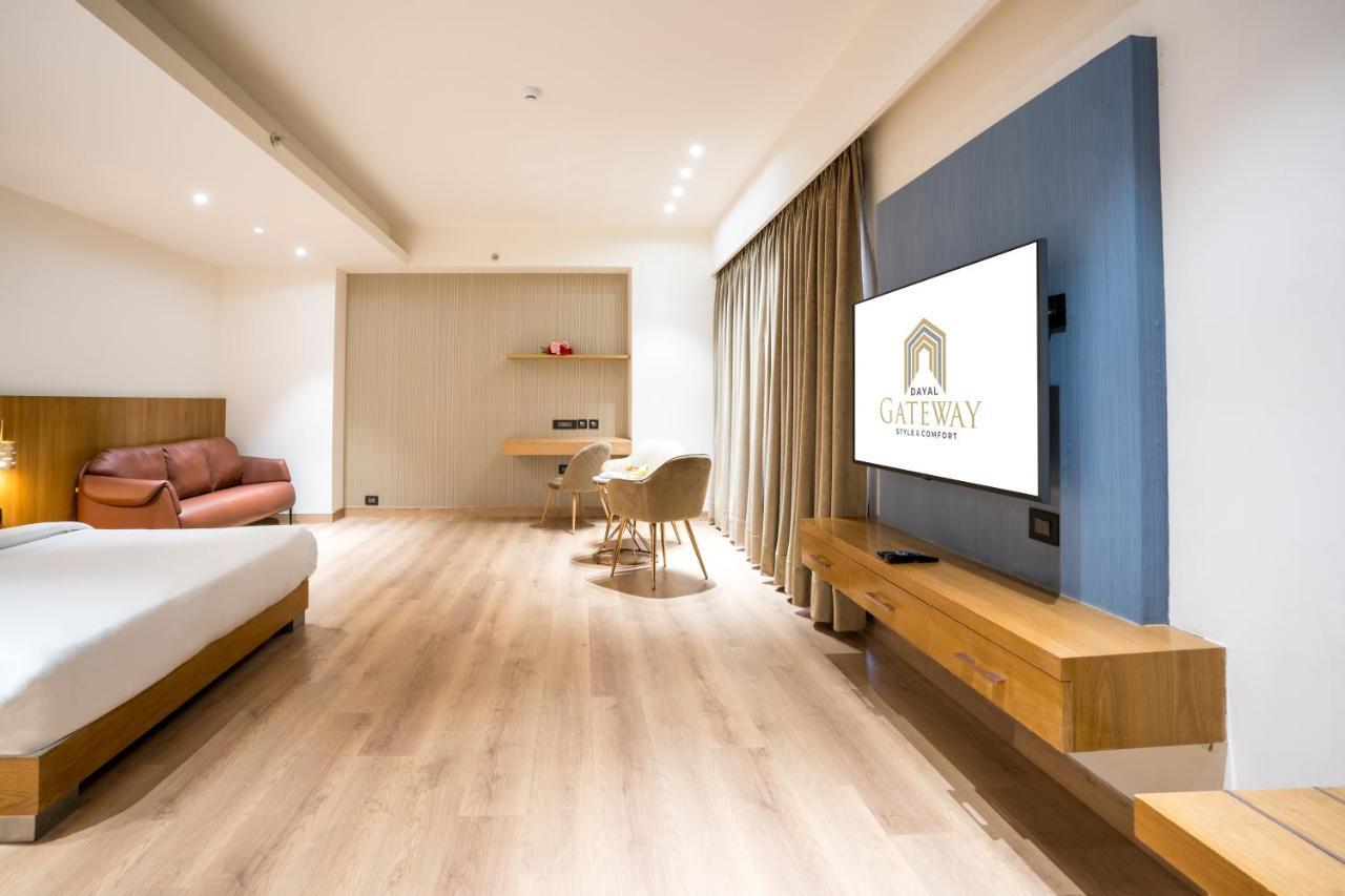 Hotel Dayal Gateway Lucknow Zewnętrze zdjęcie