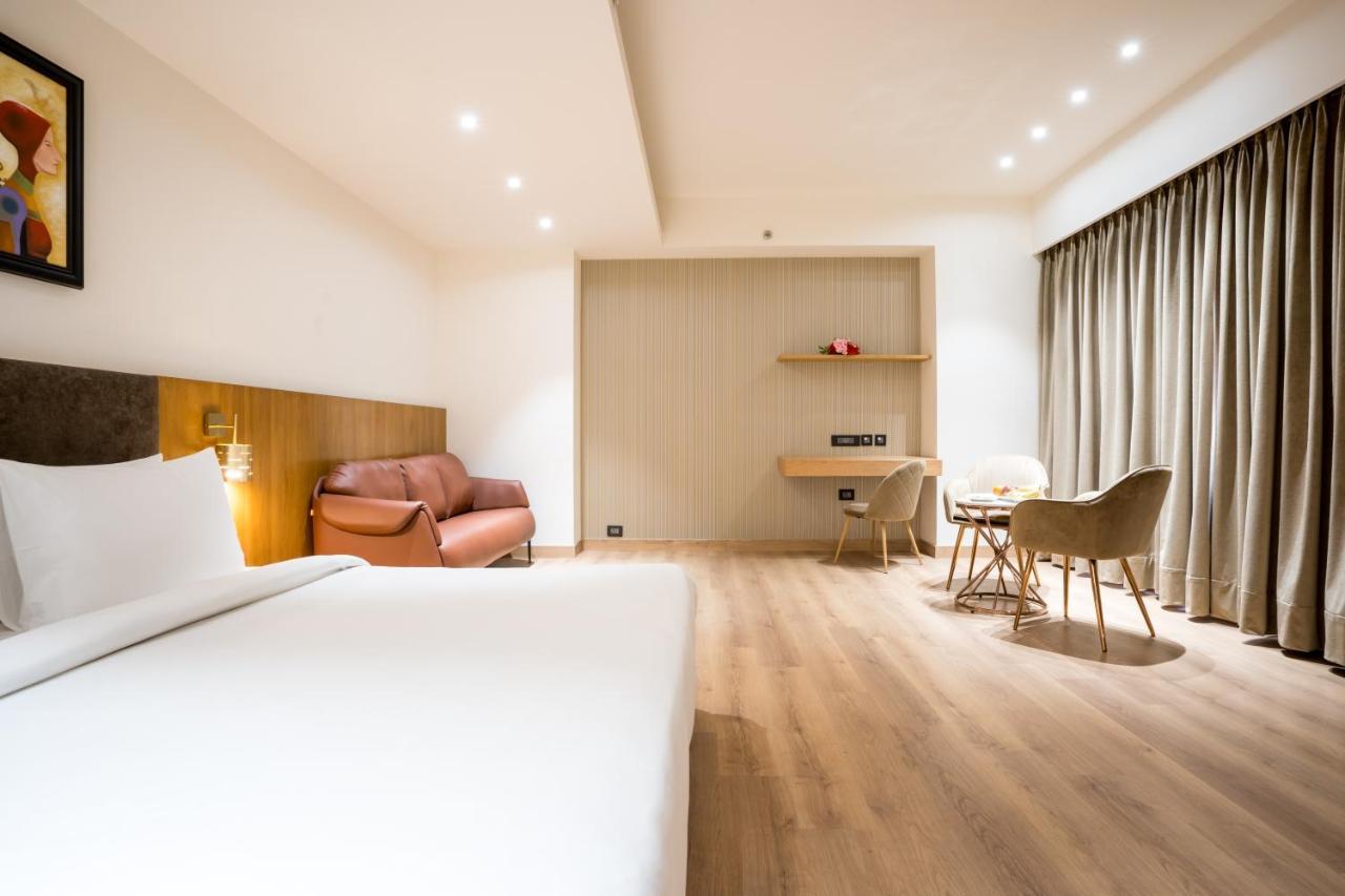 Hotel Dayal Gateway Lucknow Zewnętrze zdjęcie