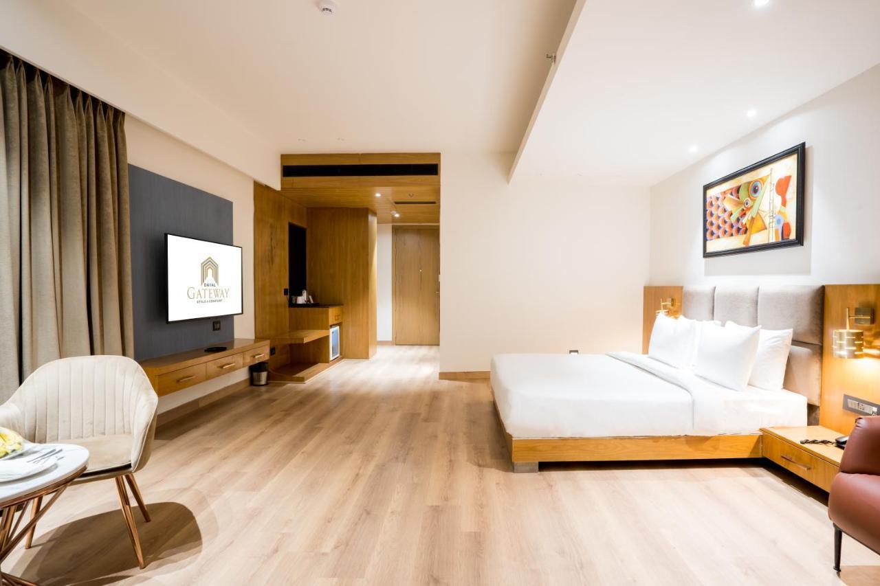 Hotel Dayal Gateway Lucknow Zewnętrze zdjęcie