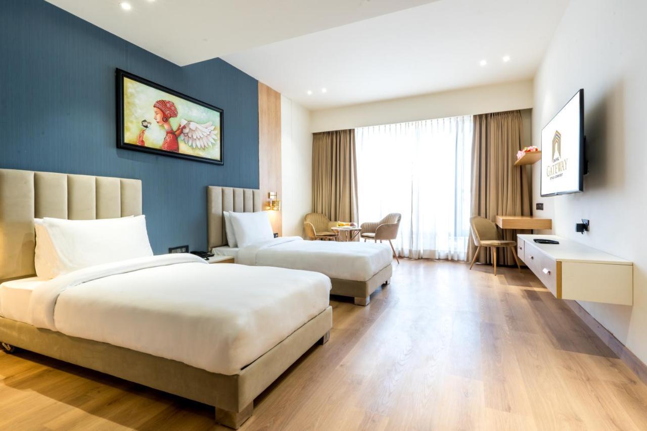 Hotel Dayal Gateway Lucknow Zewnętrze zdjęcie