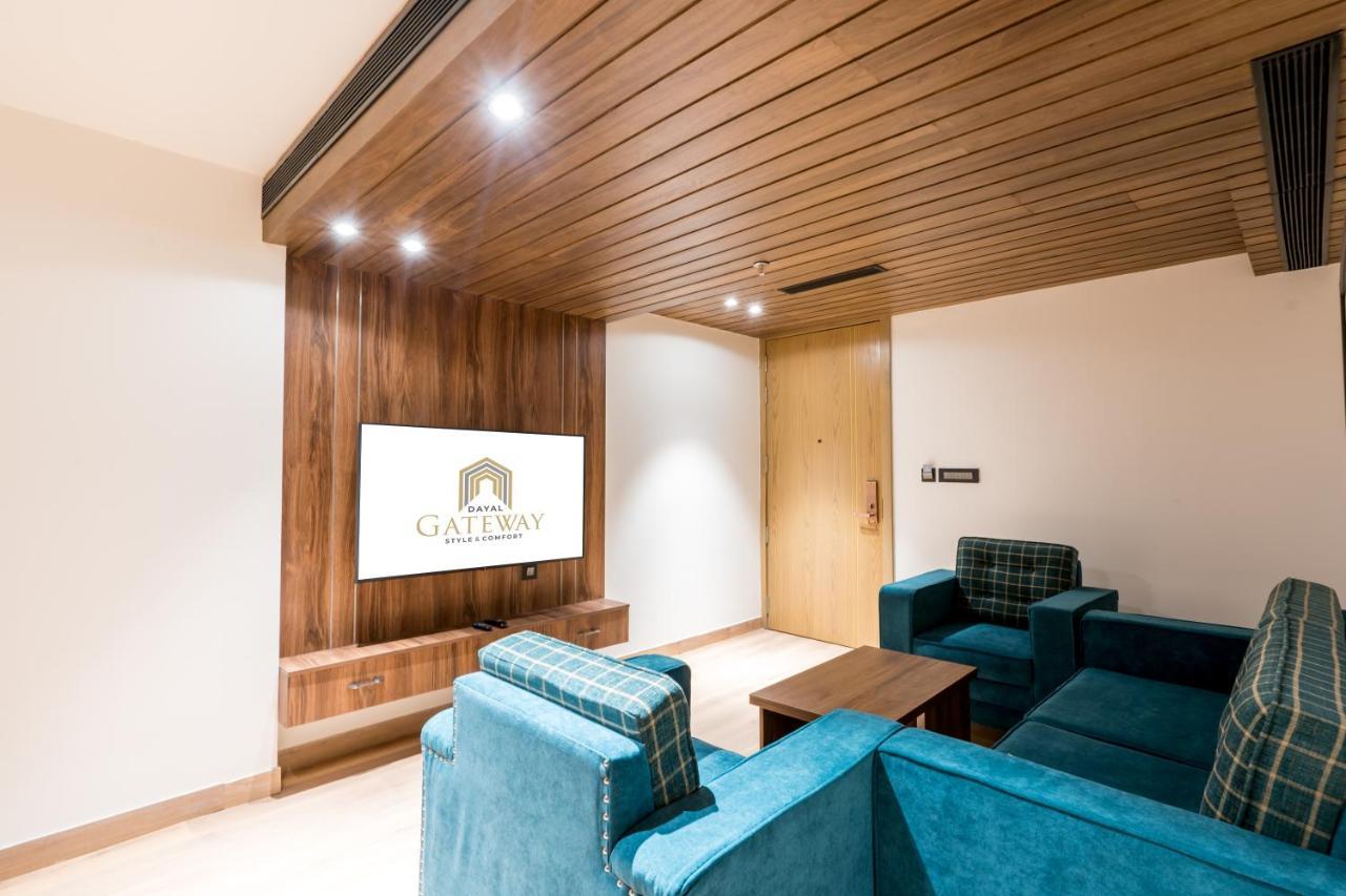 Hotel Dayal Gateway Lucknow Zewnętrze zdjęcie