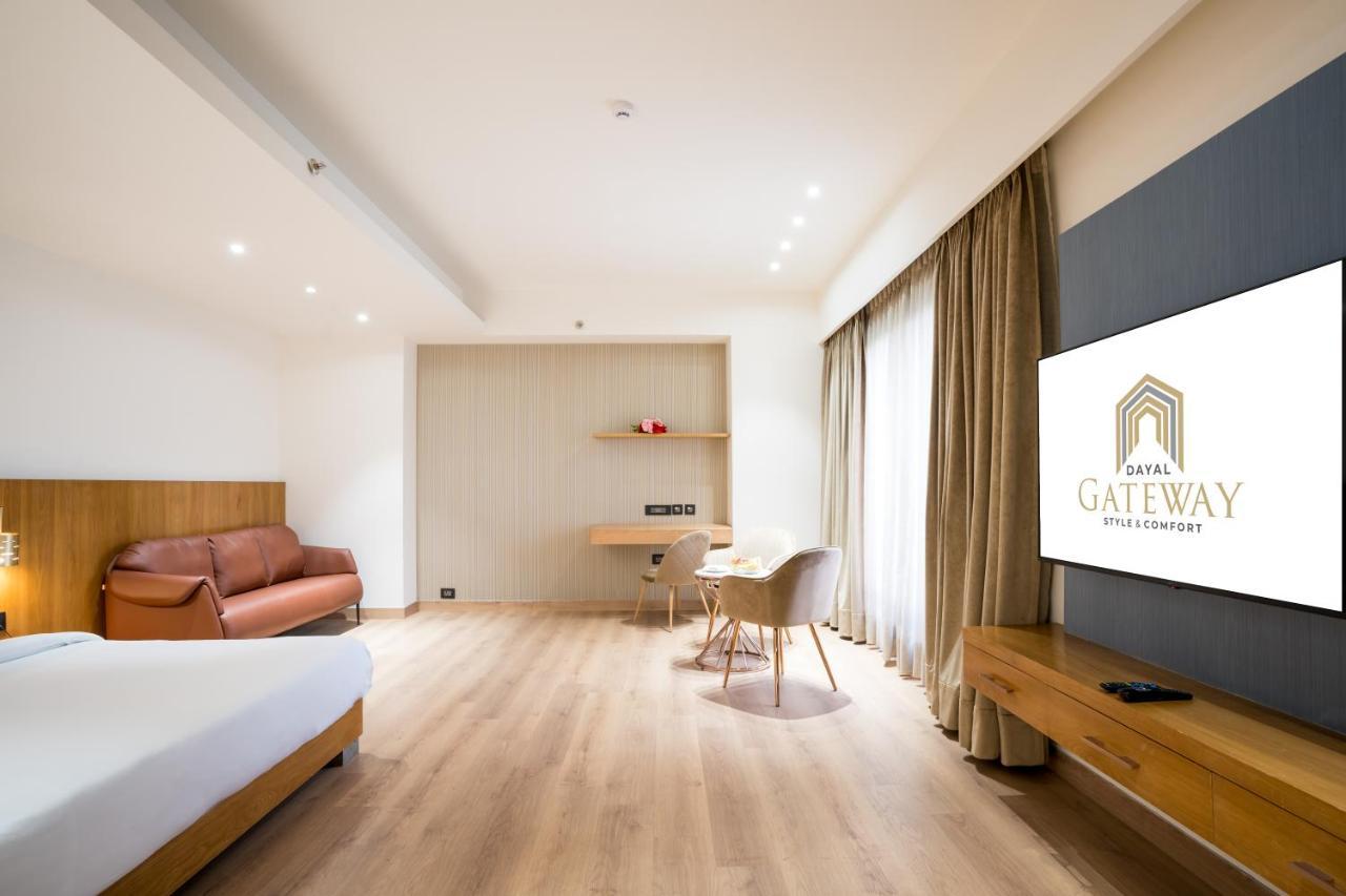 Hotel Dayal Gateway Lucknow Zewnętrze zdjęcie