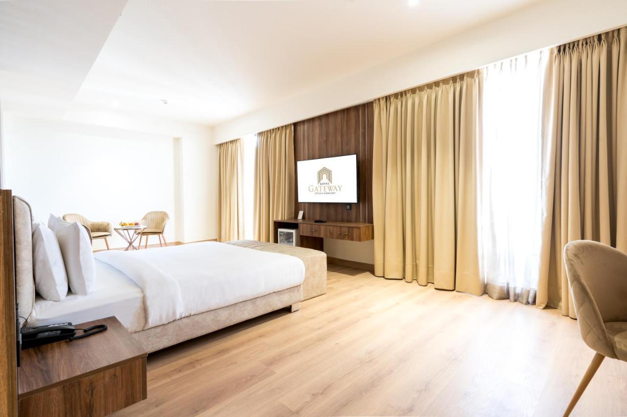 Hotel Dayal Gateway Lucknow Zewnętrze zdjęcie