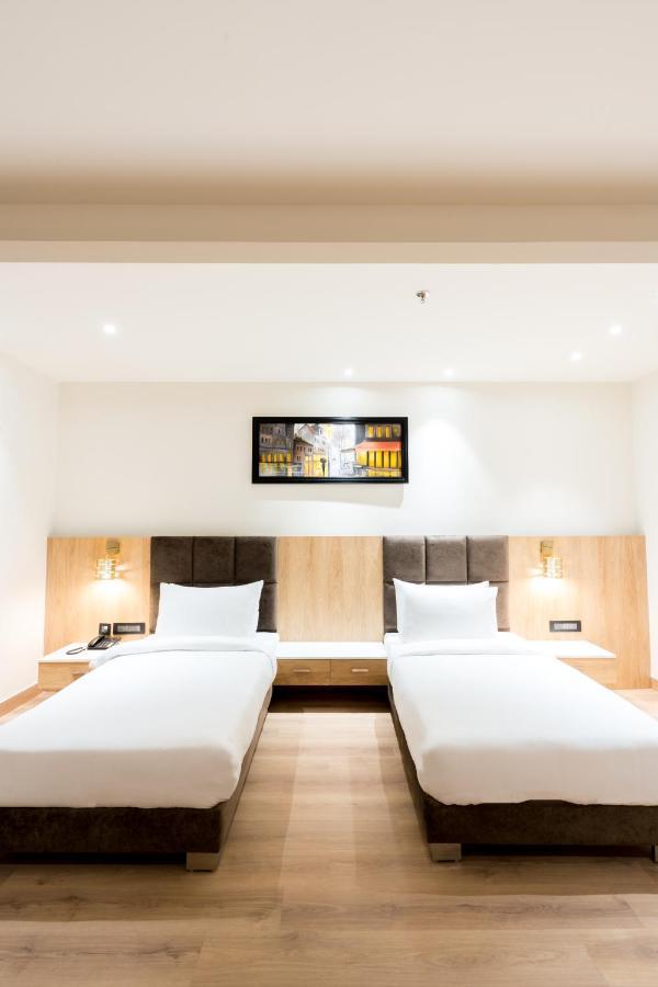 Hotel Dayal Gateway Lucknow Zewnętrze zdjęcie