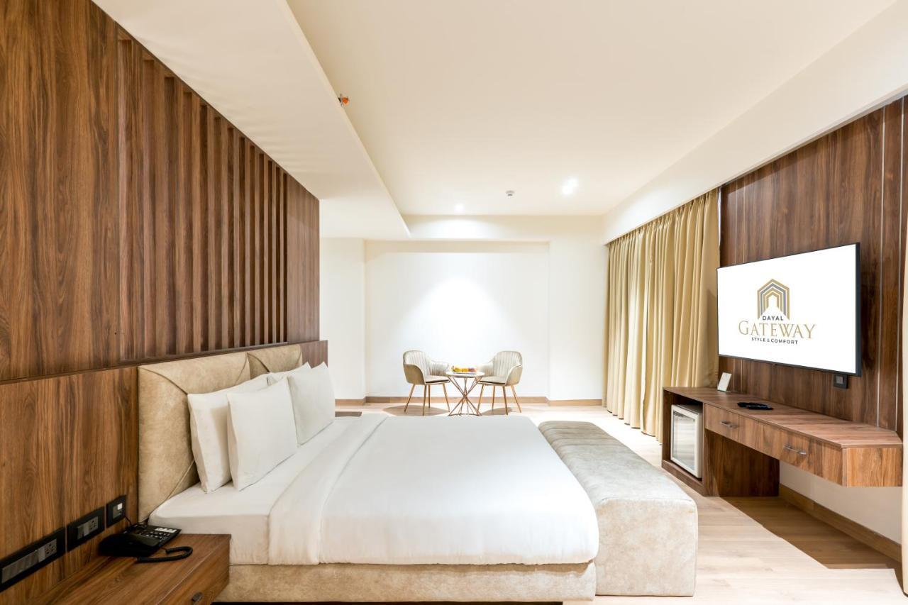 Hotel Dayal Gateway Lucknow Zewnętrze zdjęcie