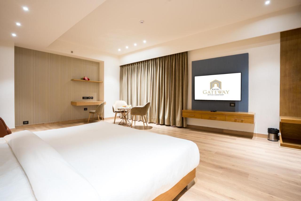Hotel Dayal Gateway Lucknow Zewnętrze zdjęcie
